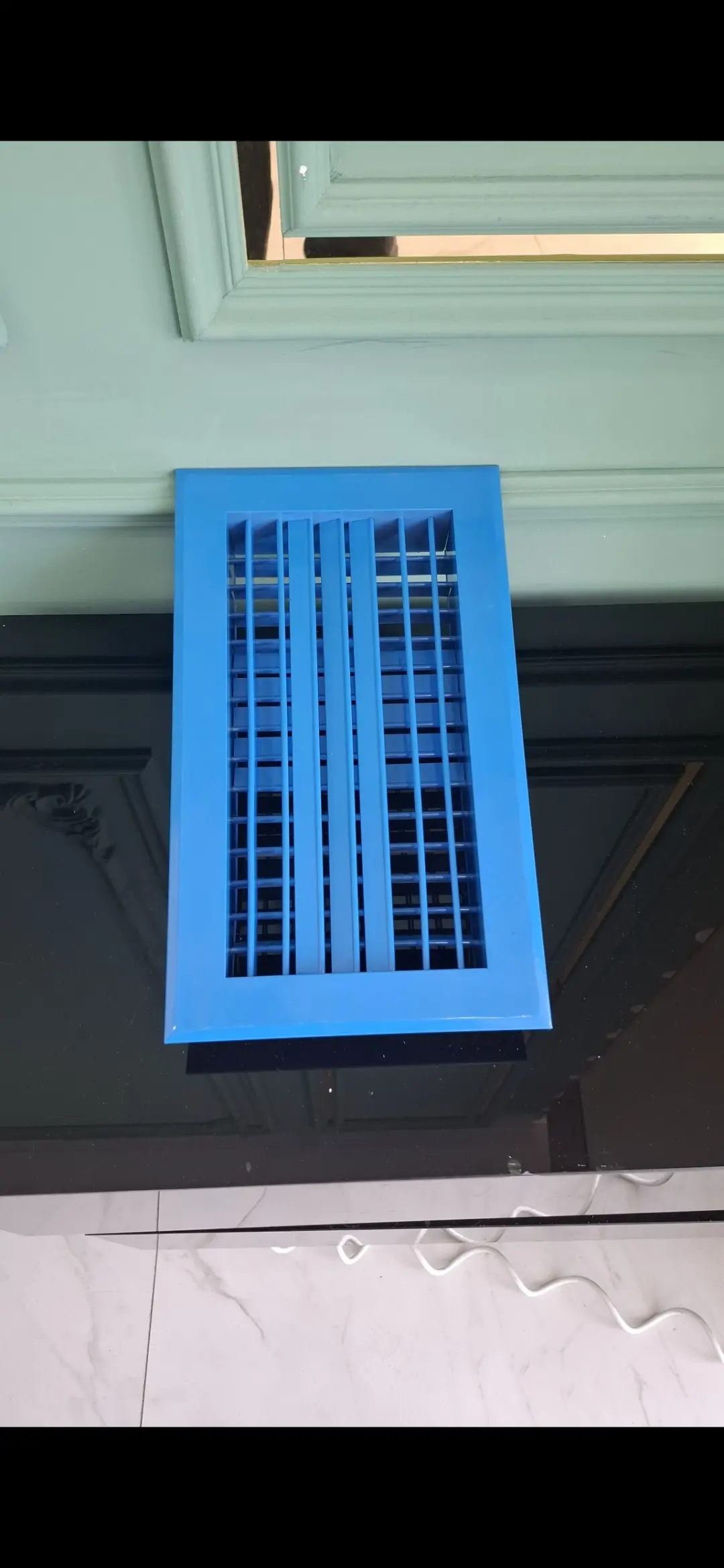 Alüminium  mənfəz 15 × 30 sm göy rəng.