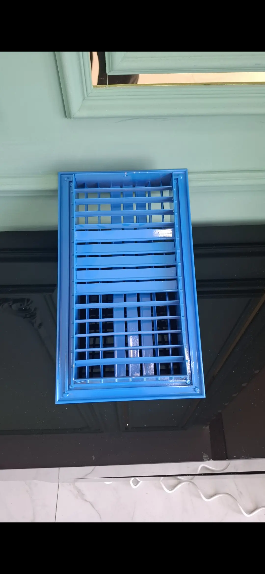 Alüminium  mənfəz 15 × 30 sm göy rəng.